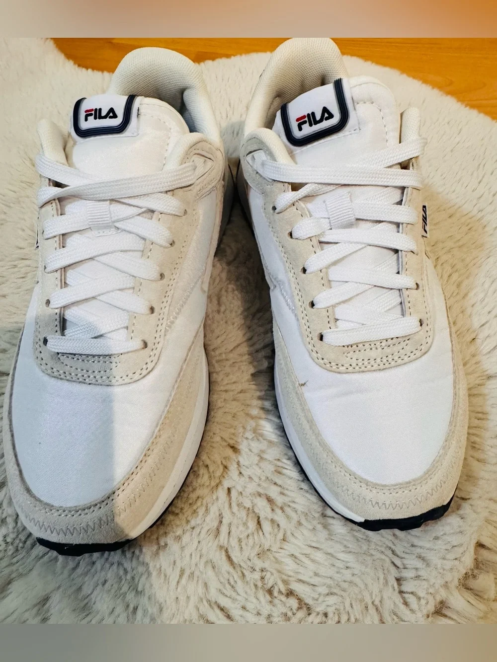 FILA Women's Renno White/Cream Low-Top Retro Runner Sneakers 7.5